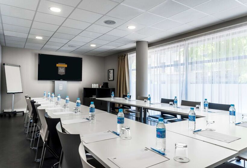 בית מלון כפרי Best Western Plus Suitcase Paris La Defense