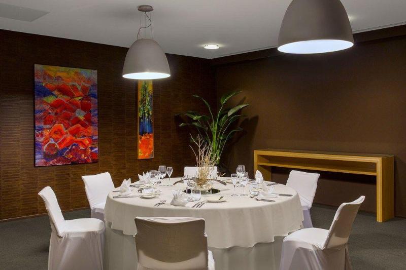 هتل Chateau Royal Beach Resort & Spa, Noumea