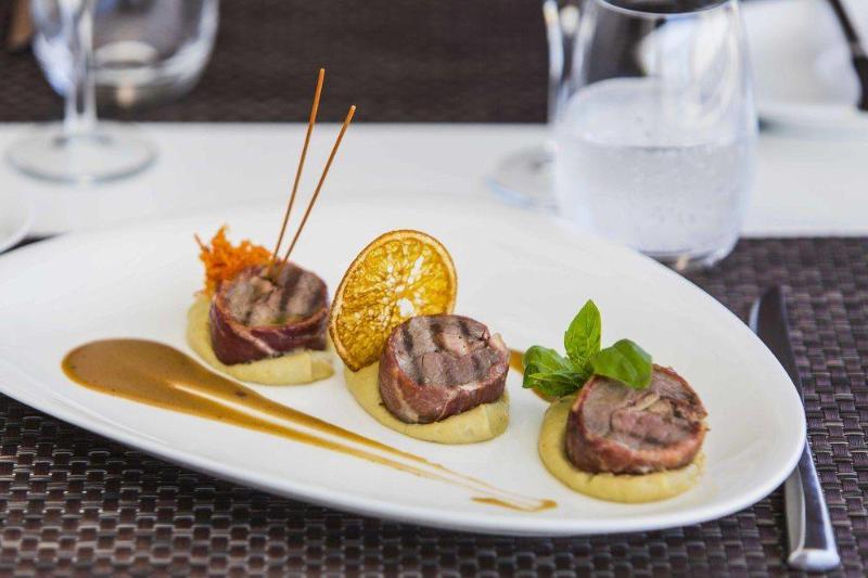 هتل Chateau Royal Beach Resort & Spa, Noumea