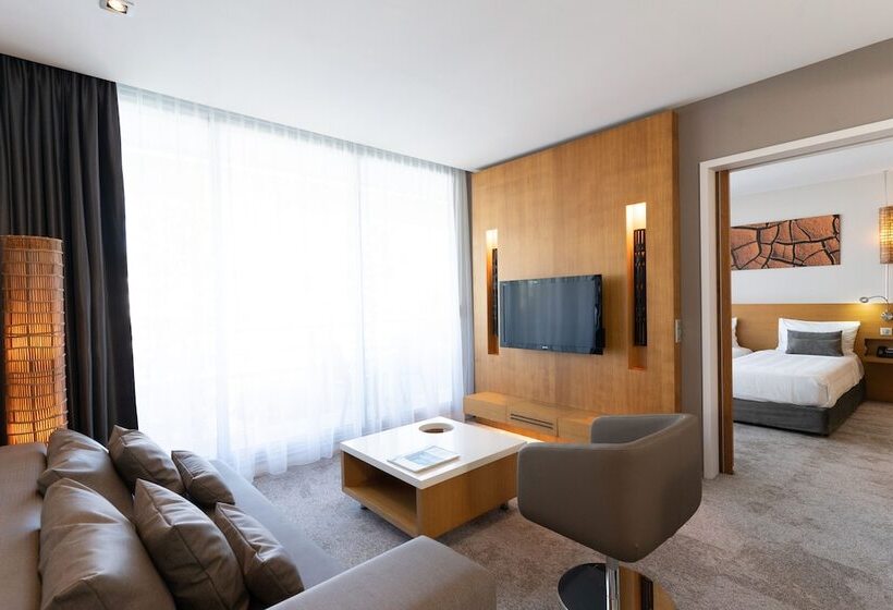 هتل Chateau Royal Beach Resort & Spa, Noumea