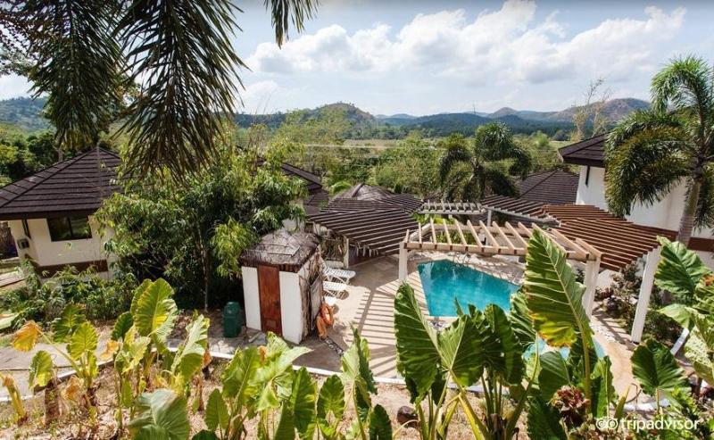 هتل Coron Hilltop View Resort