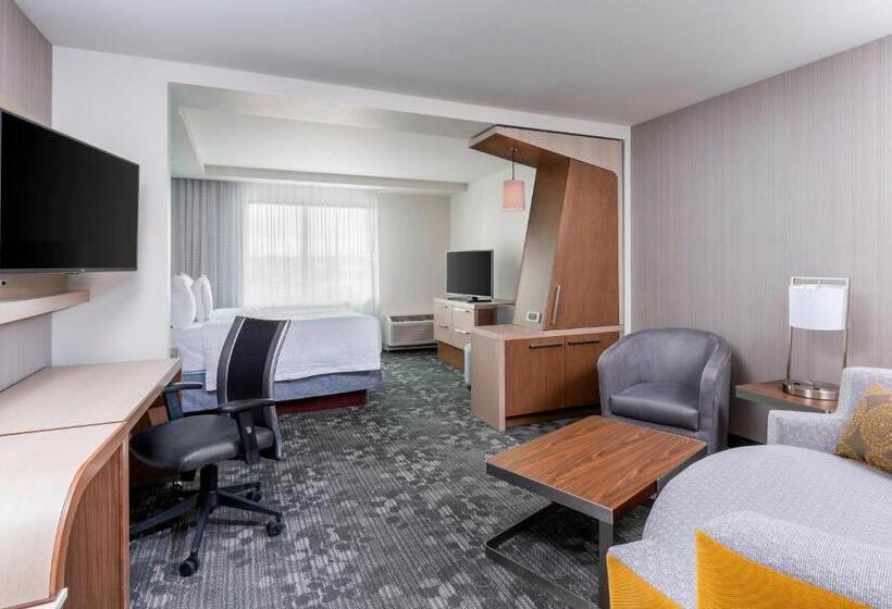 Отель Courtyard By Marriott Bismarck North