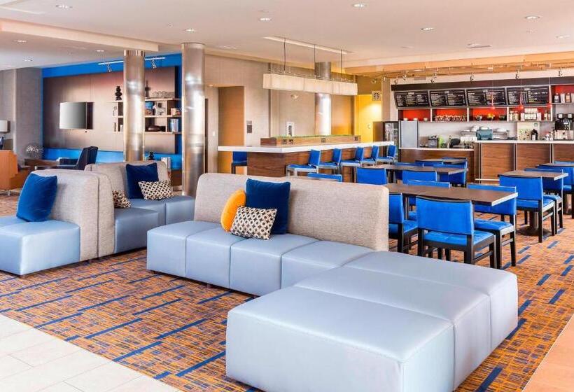 Отель Courtyard By Marriott Bismarck North