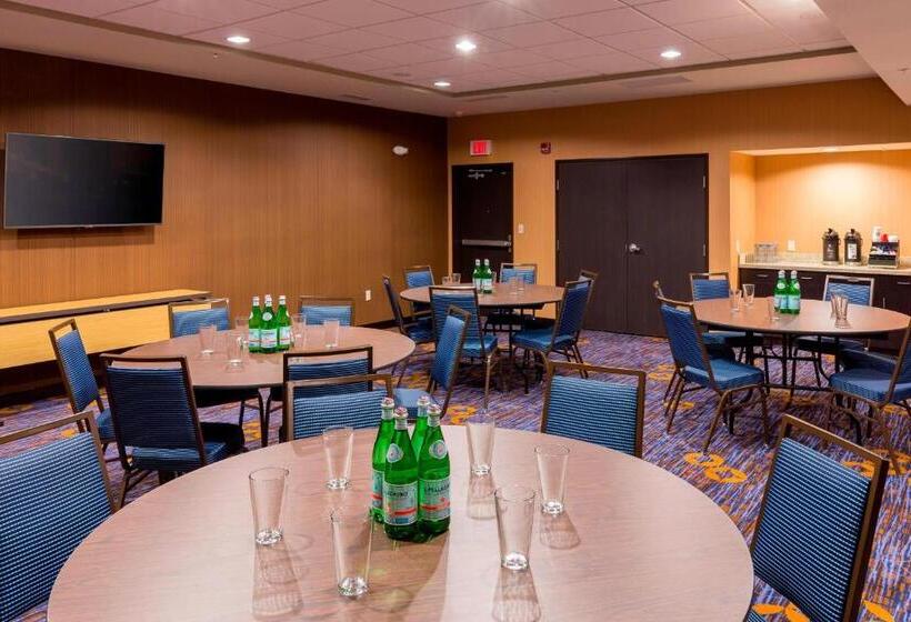 Отель Courtyard By Marriott Bismarck North