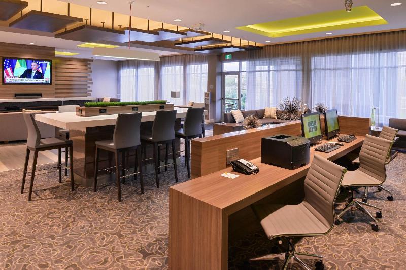 ホテル Courtyard By Marriott Saskatoon Airport