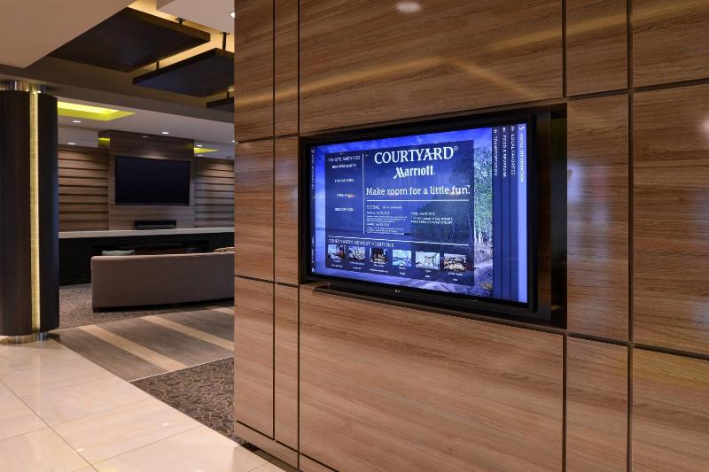 ホテル Courtyard By Marriott Saskatoon Airport