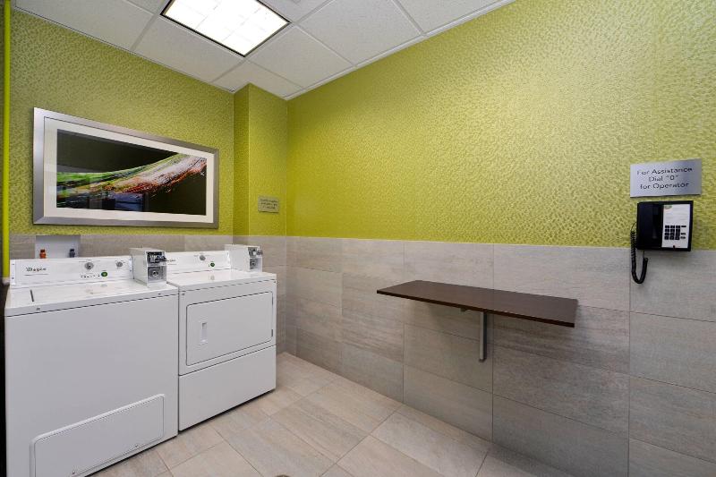 ホテル Courtyard By Marriott Saskatoon Airport