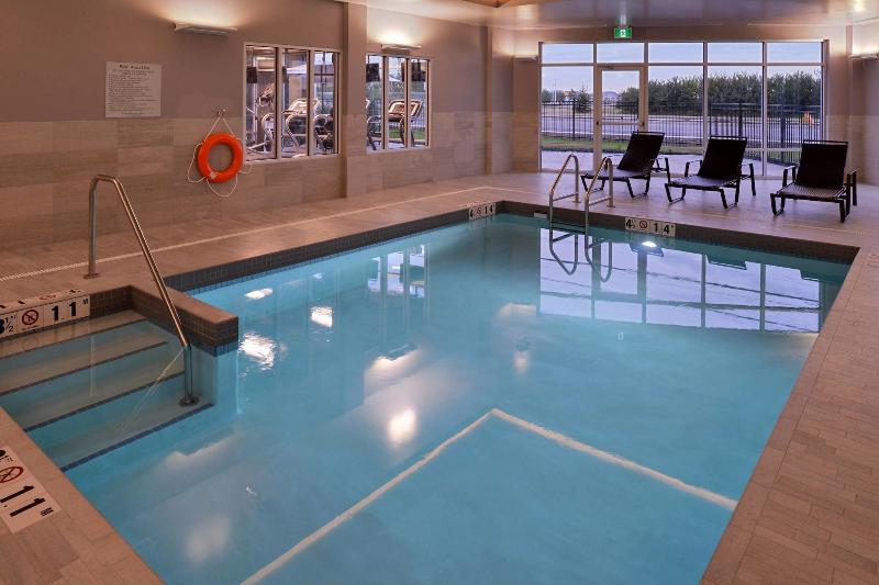 ホテル Courtyard By Marriott Saskatoon Airport