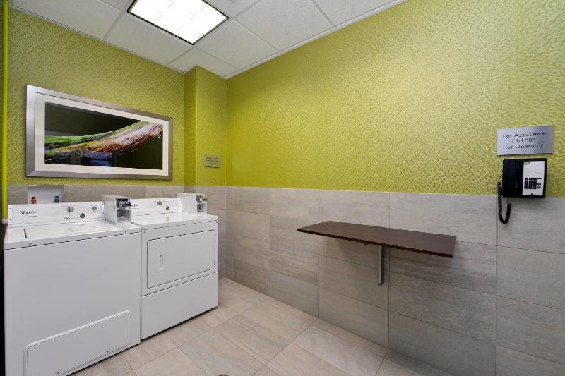 ホテル Courtyard By Marriott Saskatoon Airport