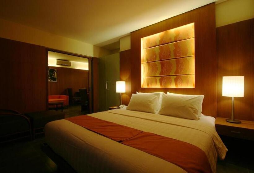 Hotel Crown Regency Beach Resort