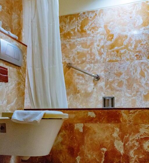 Hotel Crown Regency Beach Resort