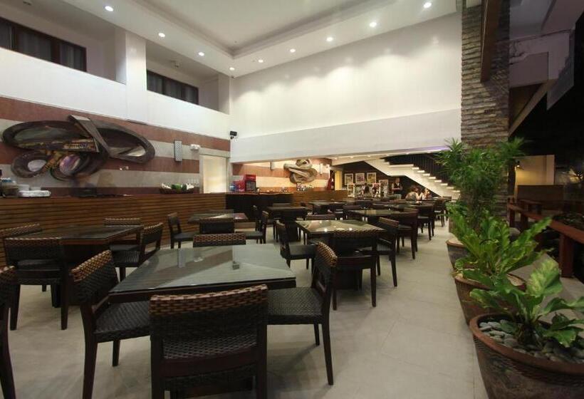 Hotel Crown Regency Beach Resort