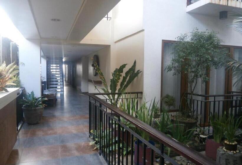 Hotel Crown Regency Beach Resort