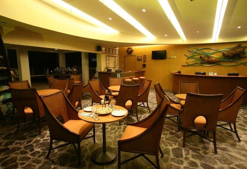 Hotel Crown Regency Beach Resort