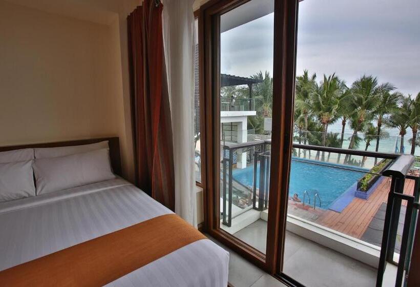 Hotel Crown Regency Beach Resort