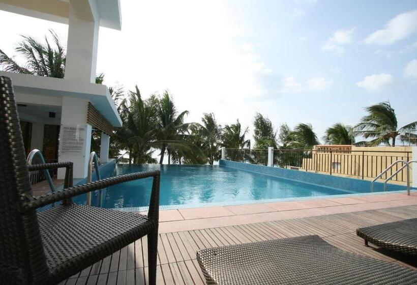 Hotel Crown Regency Beach Resort