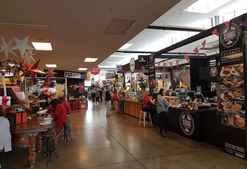 Отель Designer Cottage B&b