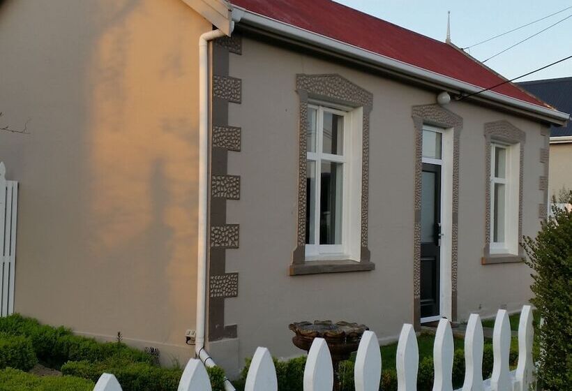 Отель Designer Cottage B&b