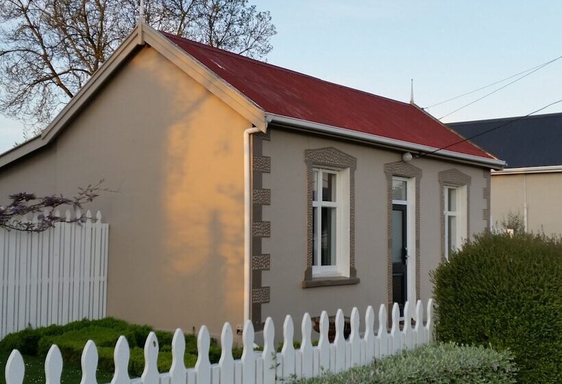 Отель Designer Cottage B&b