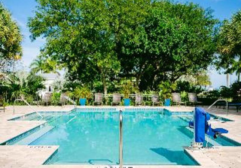 בית מלון כפרי Faro Blanco Resort & Yacht Club Marathon, Curio By Hilton