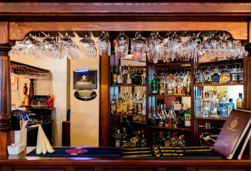 בית מלון כפרי Golden House