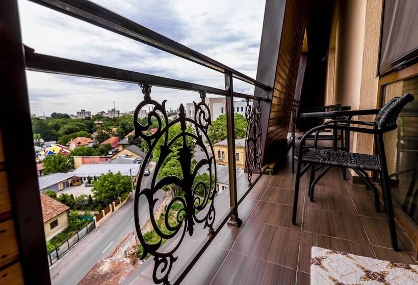 בית מלון כפרי Golden House