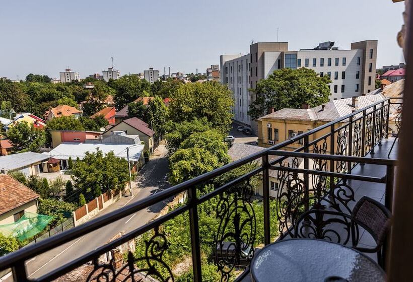 בית מלון כפרי Golden House