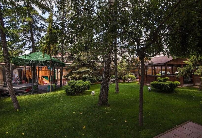 בית מלון כפרי Golden House