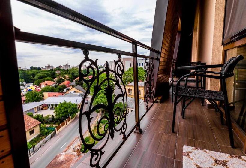 בית מלון כפרי Golden House