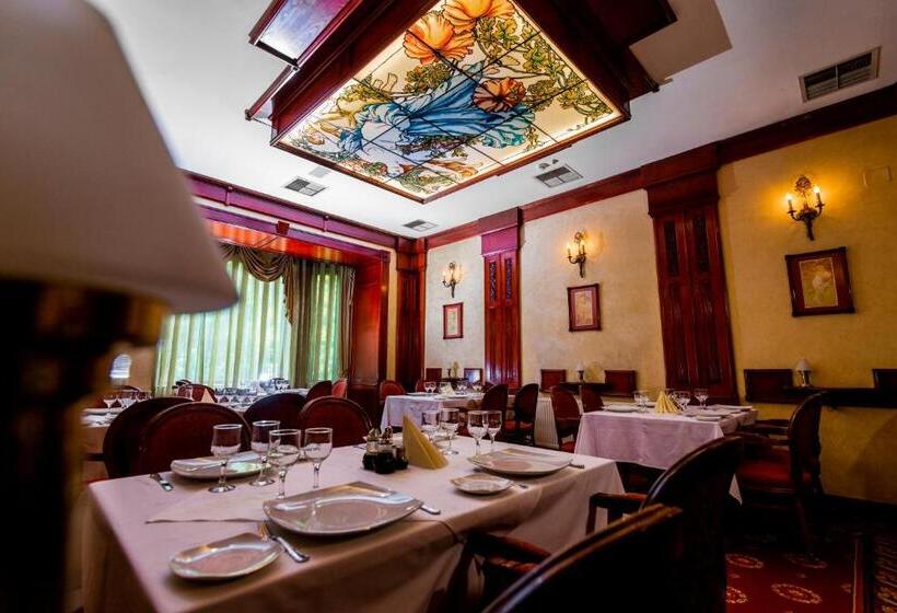 בית מלון כפרי Golden House