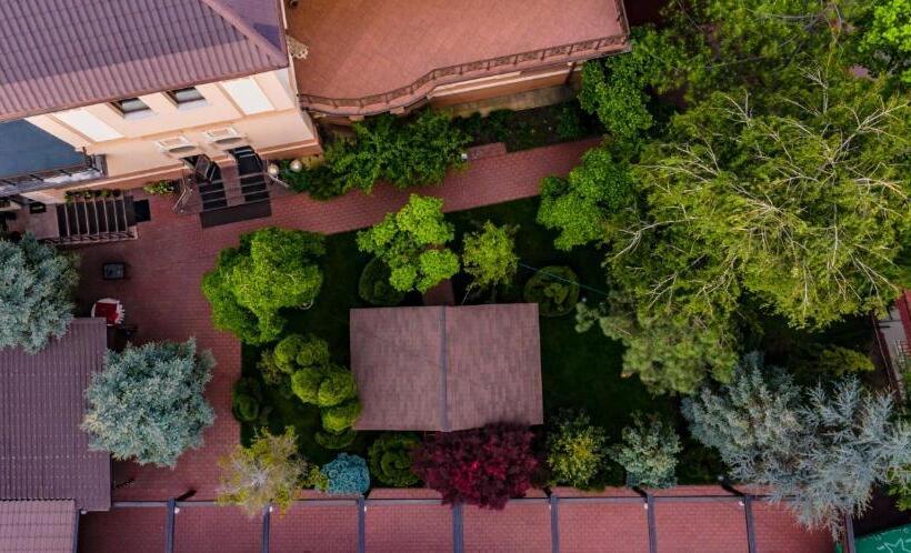 בית מלון כפרי Golden House