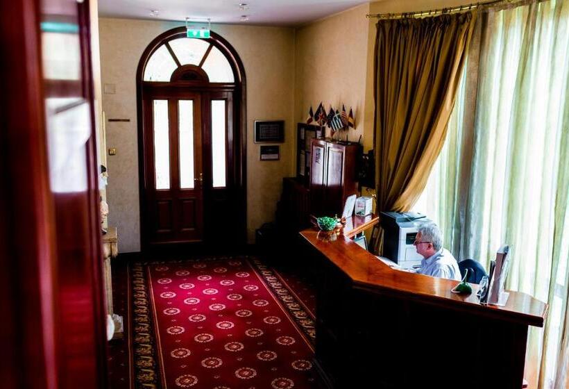 בית מלון כפרי Golden House