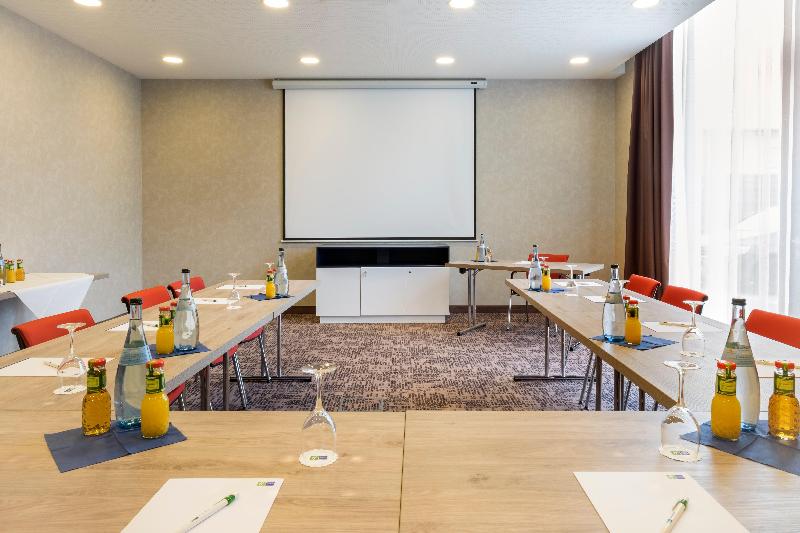 Отель Holiday Inn Express Friedrichshafen, An Ihg