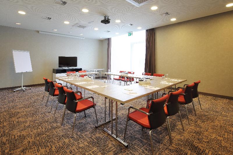 هتل Holiday Inn Express Friedrichshafen, An Ihg