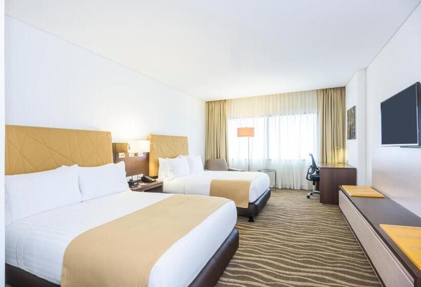 Отель Holiday Inn Express & Suites Bogota Zona Financiera, An Ihg