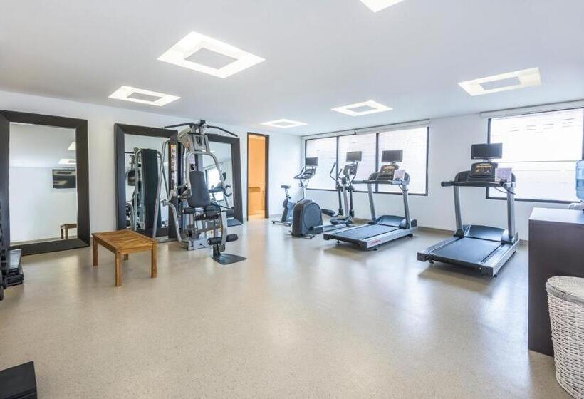 Отель Holiday Inn Express & Suites Bogota Zona Financiera, An Ihg