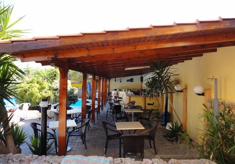 בית מלון כפרי Pergamos Village