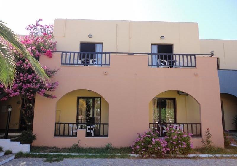 בית מלון כפרי Pergamos Village