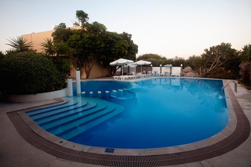 בית מלון כפרי Pergamos Village