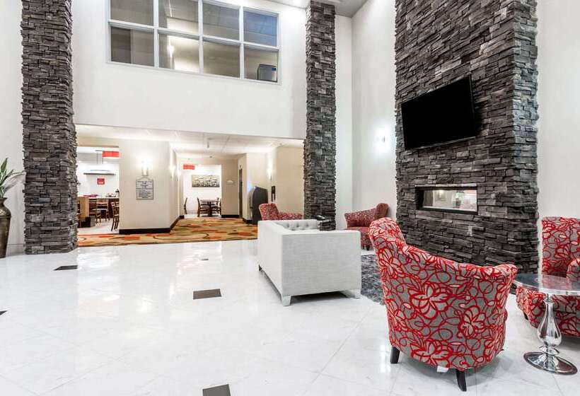 בית מלון כפרי Ramada By Wyndham Moose Jaw