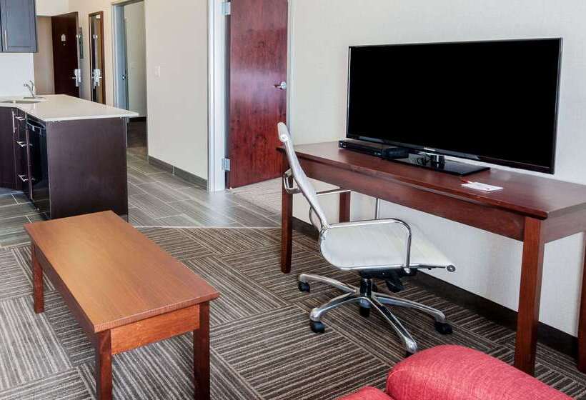 هتل Ramada By Wyndham Moose Jaw