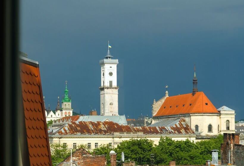 Rius Hotel Lviv