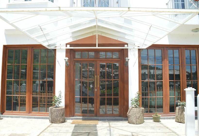 Отель Royal Hills