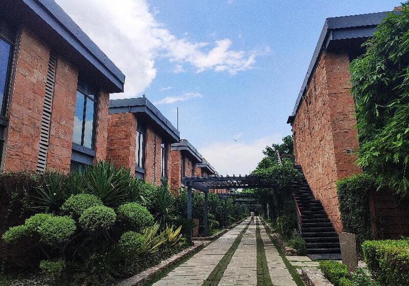 בית מלון כפרי Taj Damdama Lake Resort & Spa, Gurugram