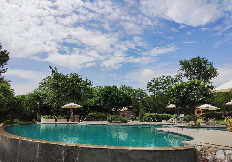 בית מלון כפרי Taj Damdama Lake Resort & Spa, Gurugram