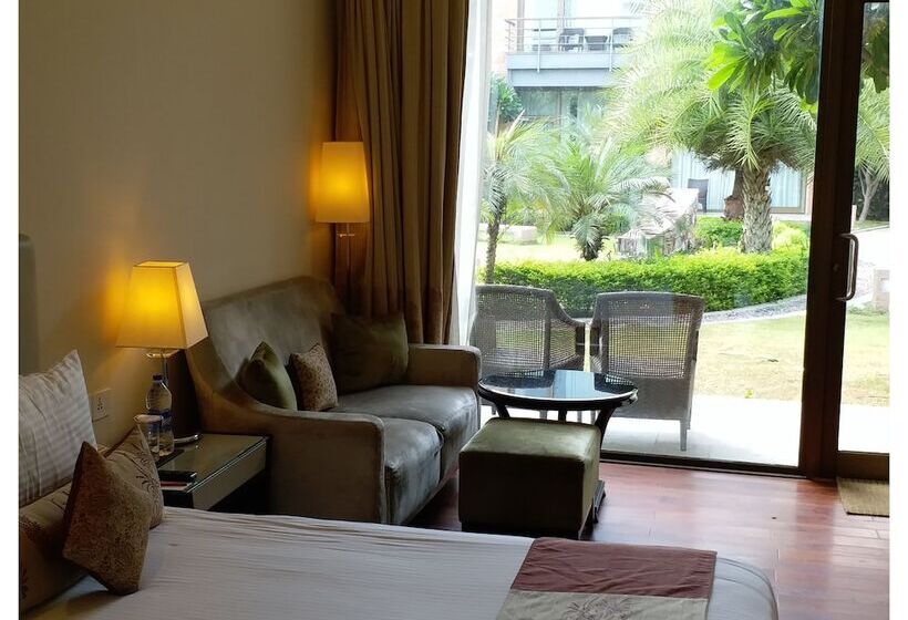 בית מלון כפרי Taj Damdama Lake Resort & Spa, Gurugram