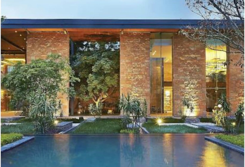 בית מלון כפרי Taj Damdama Lake Resort & Spa, Gurugram