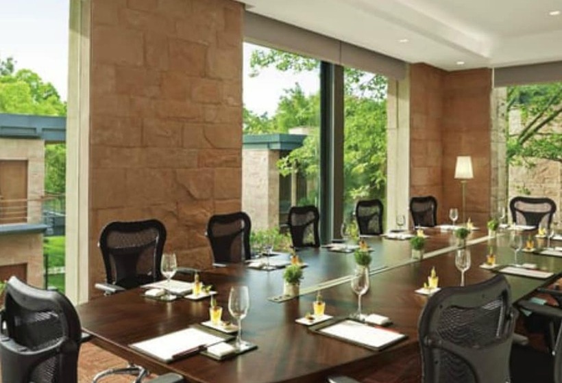 בית מלון כפרי Taj Damdama Lake Resort & Spa, Gurugram