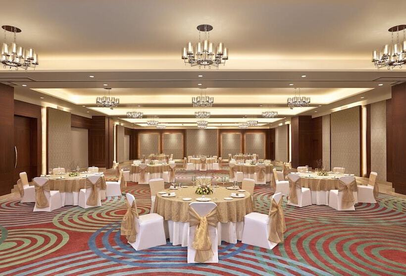 בית מלון כפרי Taj Damdama Lake Resort & Spa, Gurugram