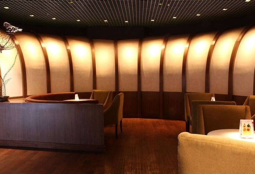 酒店 Taj Damdama Lake Resort & Spa, Gurugram